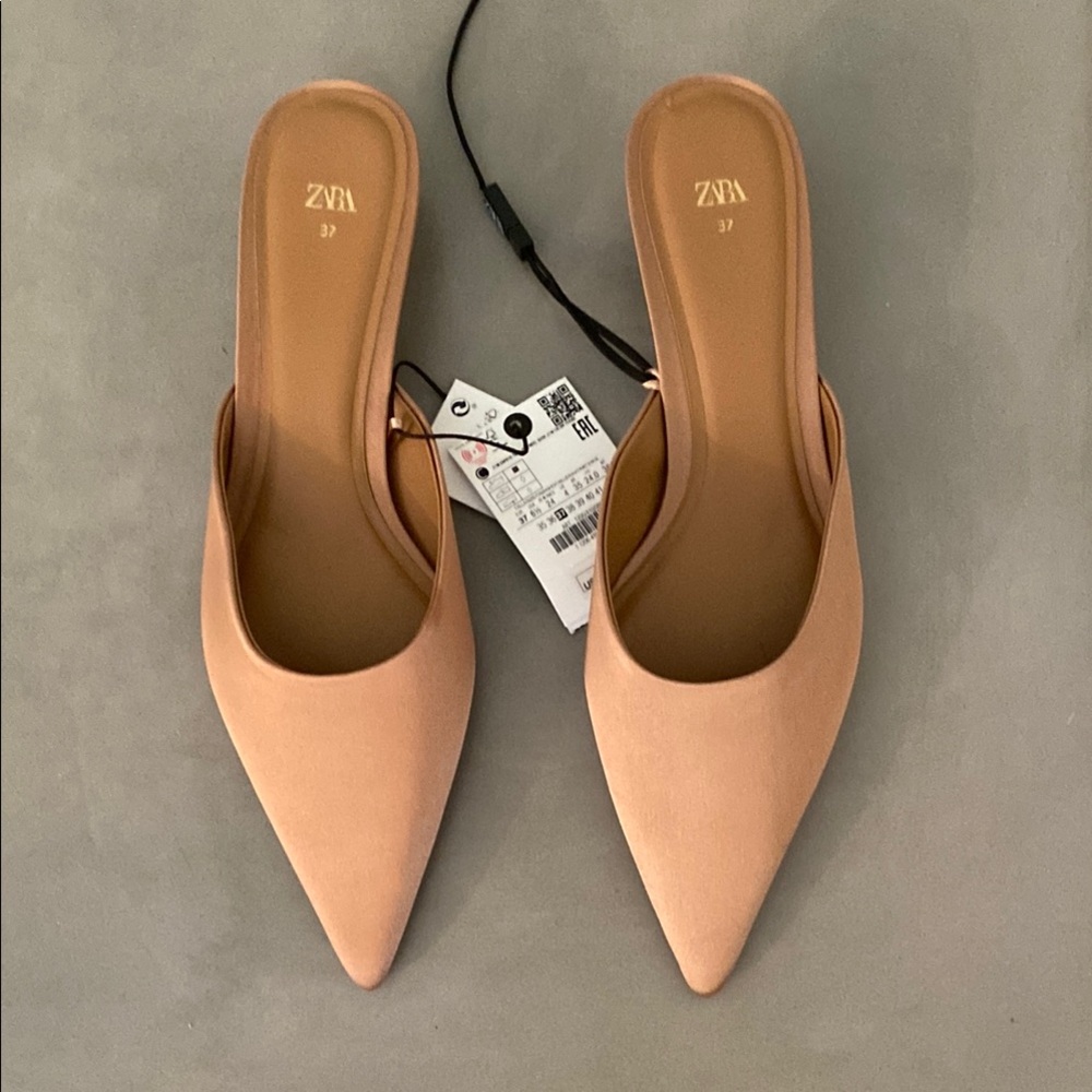 NWT Zara satin kitten heel
